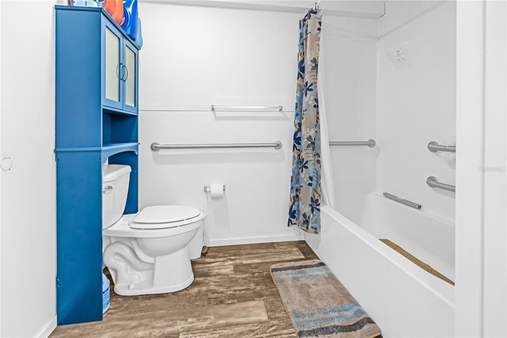 For Sale: $580,000 (3 beds, 2 baths, 980 Square Feet)