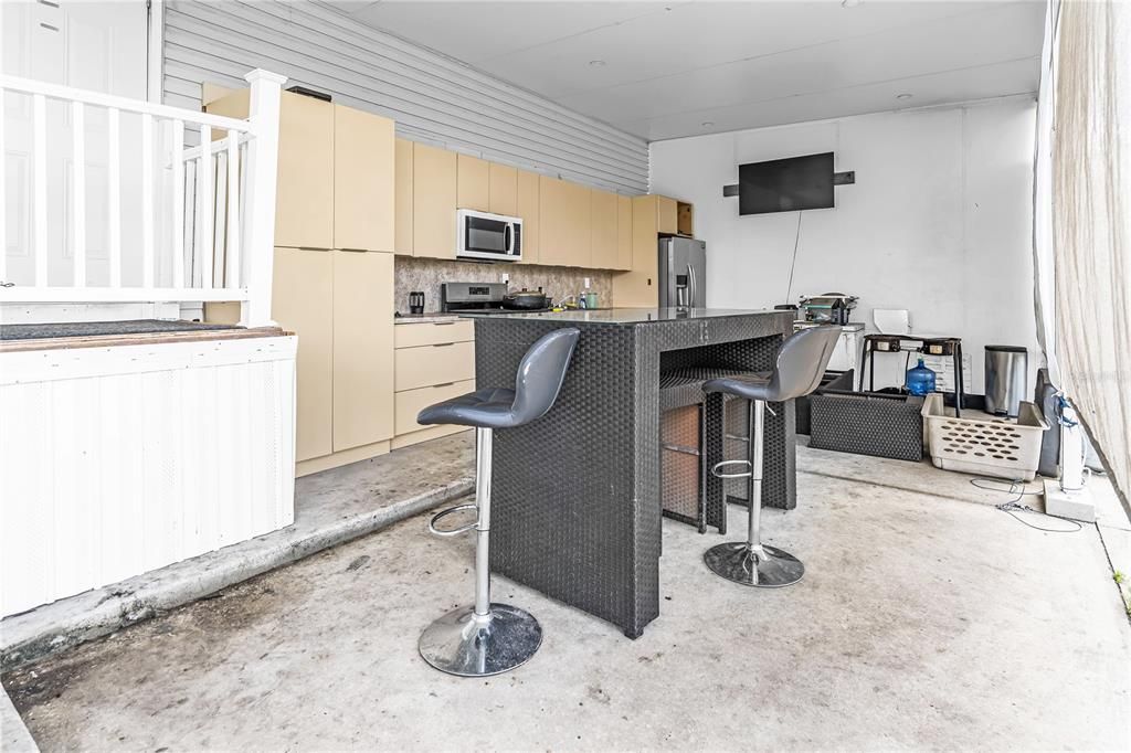 For Sale: $580,000 (3 beds, 2 baths, 980 Square Feet)