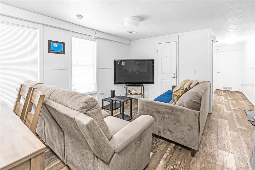 For Sale: $580,000 (3 beds, 2 baths, 980 Square Feet)
