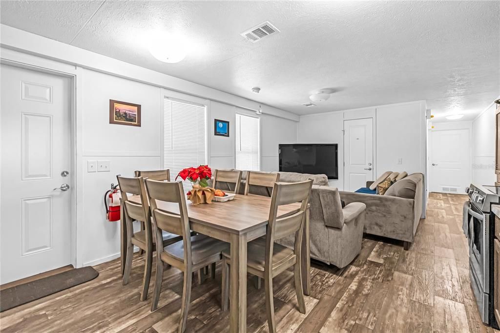 For Sale: $580,000 (3 beds, 2 baths, 980 Square Feet)