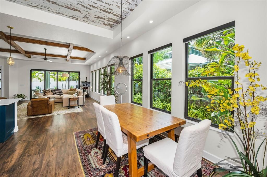 Activo con contrato: $1,695,000 (4 camas, 3 baños, 2554 Pies cuadrados)