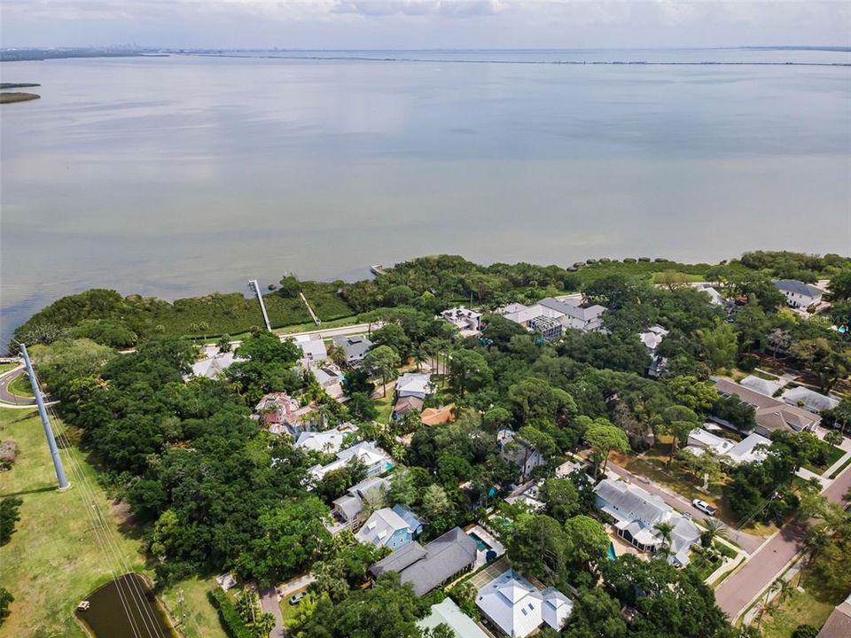 Activo con contrato: $1,695,000 (4 camas, 3 baños, 2554 Pies cuadrados)