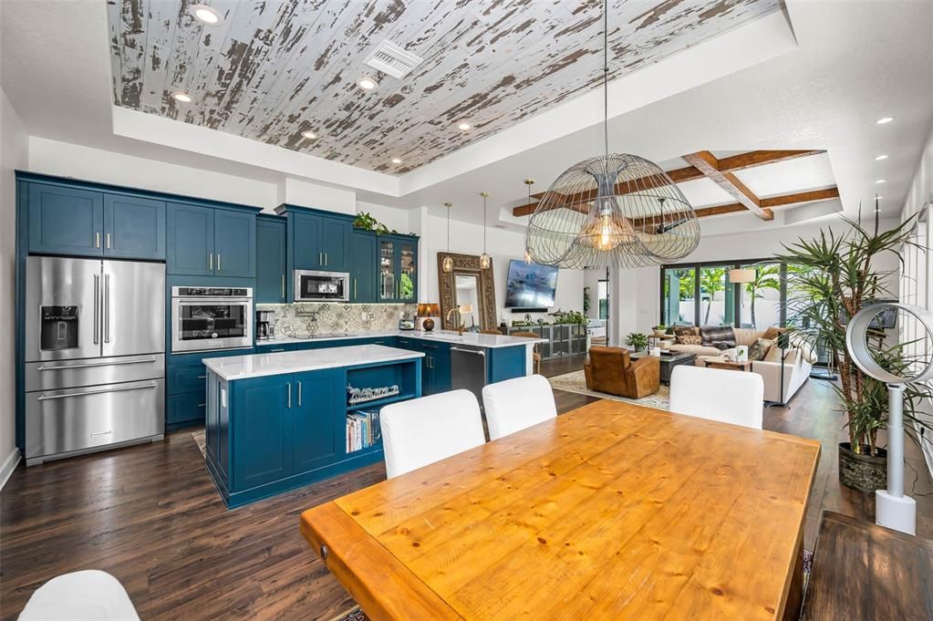 Activo con contrato: $1,695,000 (4 camas, 3 baños, 2554 Pies cuadrados)