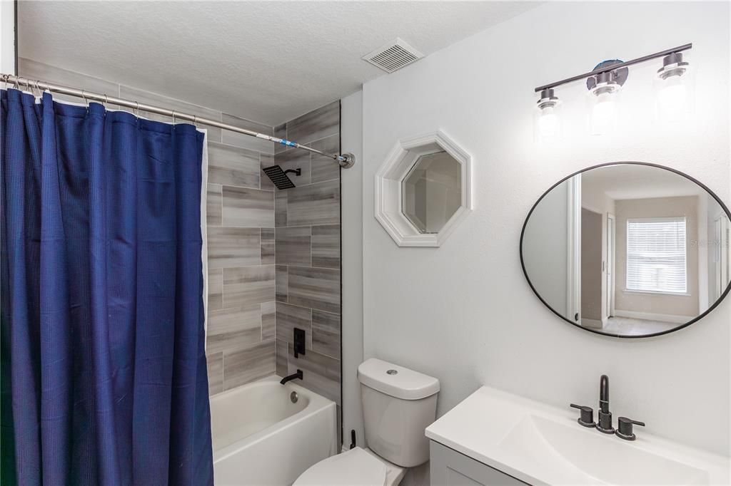 Activo con contrato: $579,900 (5 camas, 3 baños, 3086 Pies cuadrados)