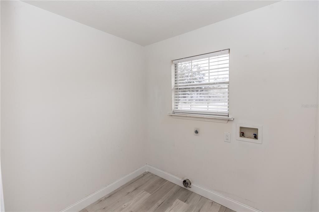Activo con contrato: $579,900 (5 camas, 3 baños, 3086 Pies cuadrados)