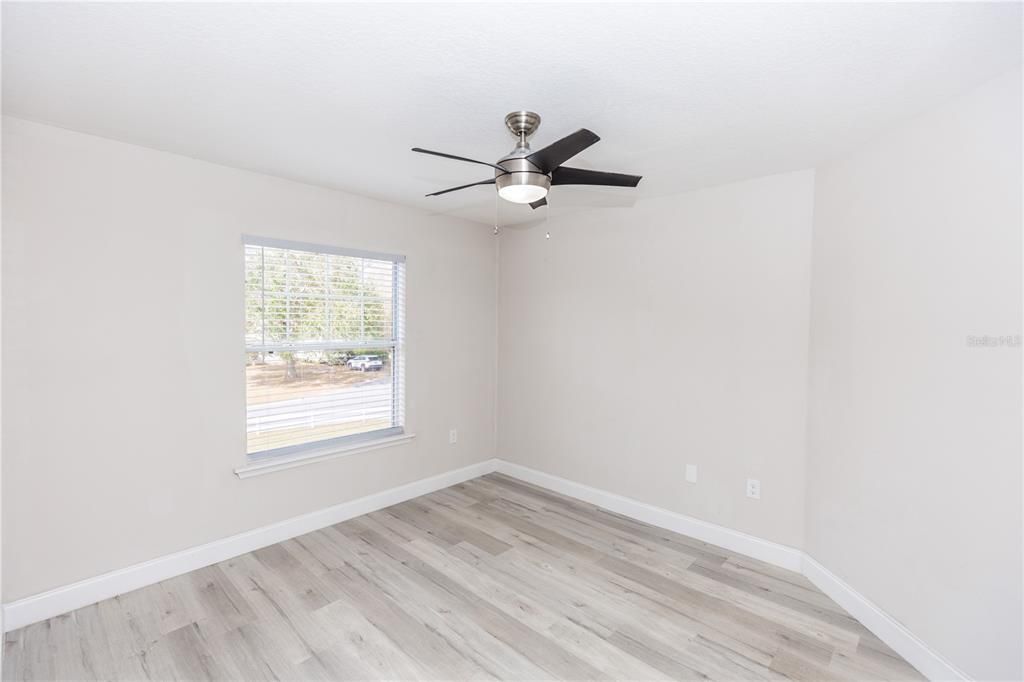 Activo con contrato: $579,900 (5 camas, 3 baños, 3086 Pies cuadrados)
