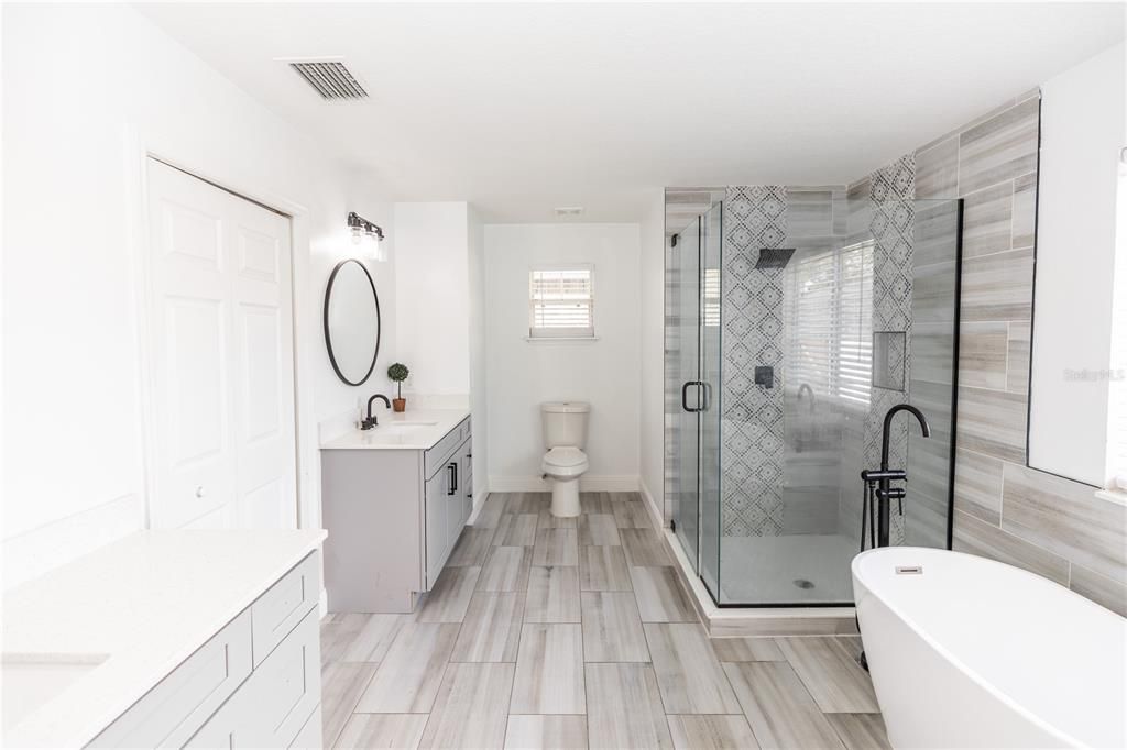 Activo con contrato: $579,900 (5 camas, 3 baños, 3086 Pies cuadrados)