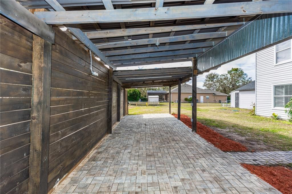 Activo con contrato: $579,900 (5 camas, 3 baños, 3086 Pies cuadrados)