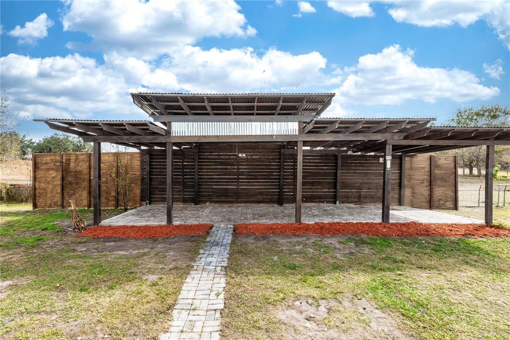 Activo con contrato: $579,900 (5 camas, 3 baños, 3086 Pies cuadrados)
