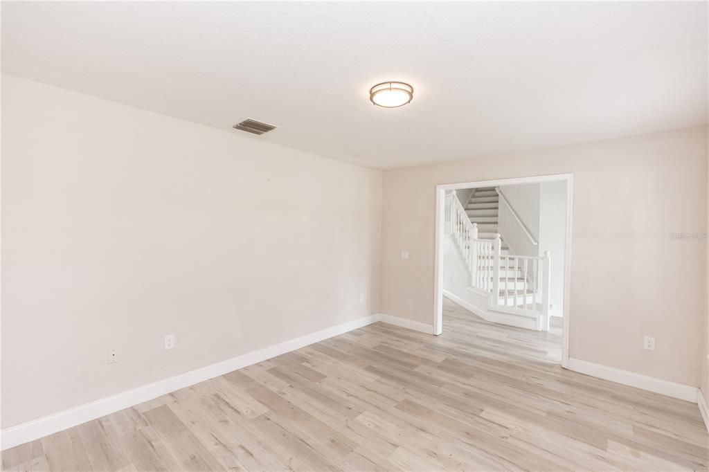 Activo con contrato: $579,900 (5 camas, 3 baños, 3086 Pies cuadrados)