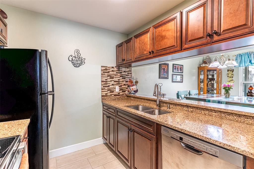 На продажу: $245,000 (3 спален, 2 ванн, 1148 Квадратных фут)