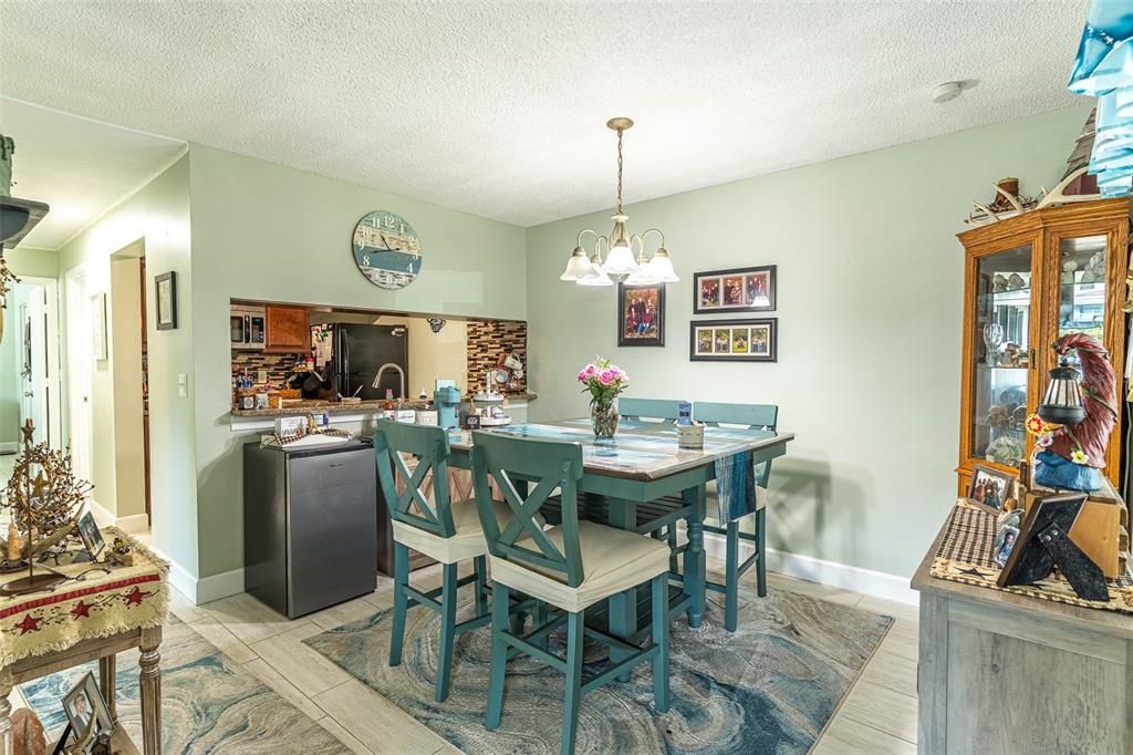 На продажу: $245,000 (3 спален, 2 ванн, 1148 Квадратных фут)