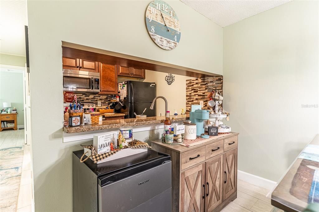 На продажу: $245,000 (3 спален, 2 ванн, 1148 Квадратных фут)