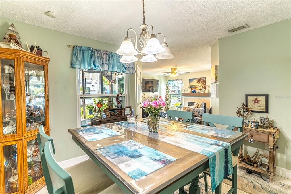 На продажу: $245,000 (3 спален, 2 ванн, 1148 Квадратных фут)