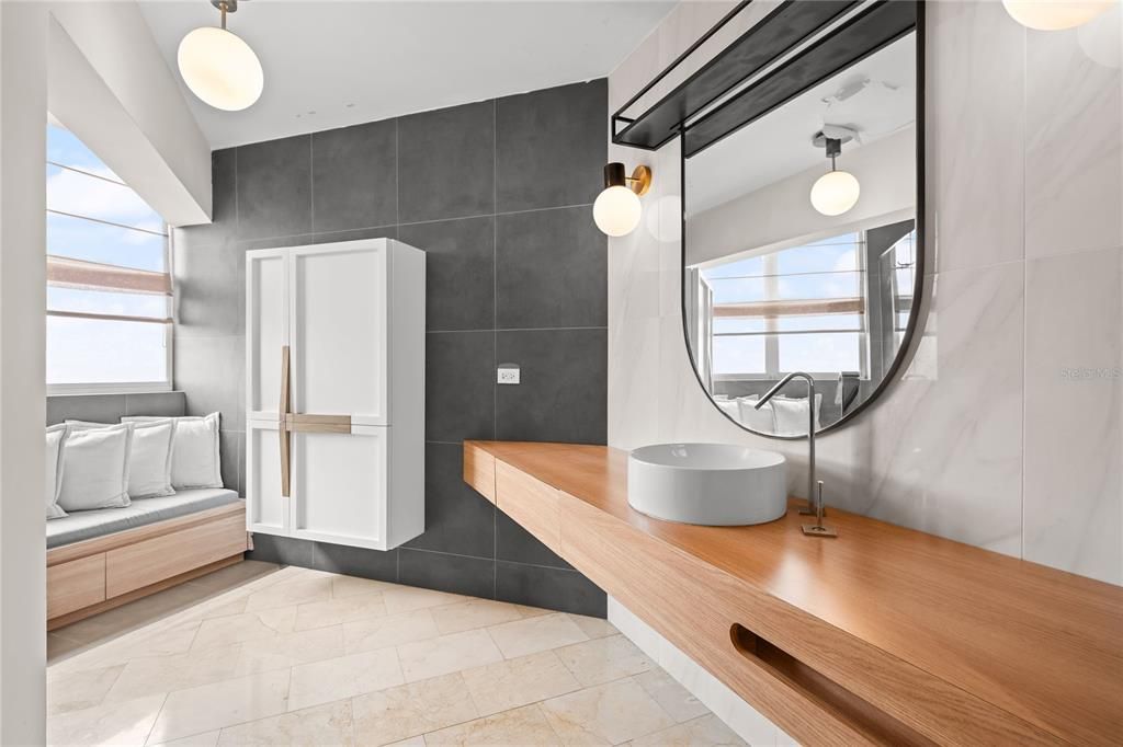 For Sale: $975,000 (4 beds, 3 baths, 2450 Square Feet)