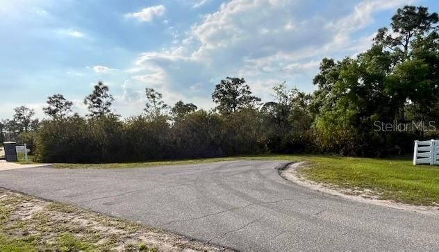 待售: $849,000 (7.04 acres)