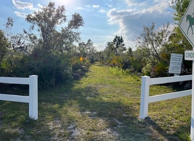 待售: $849,000 (7.04 acres)