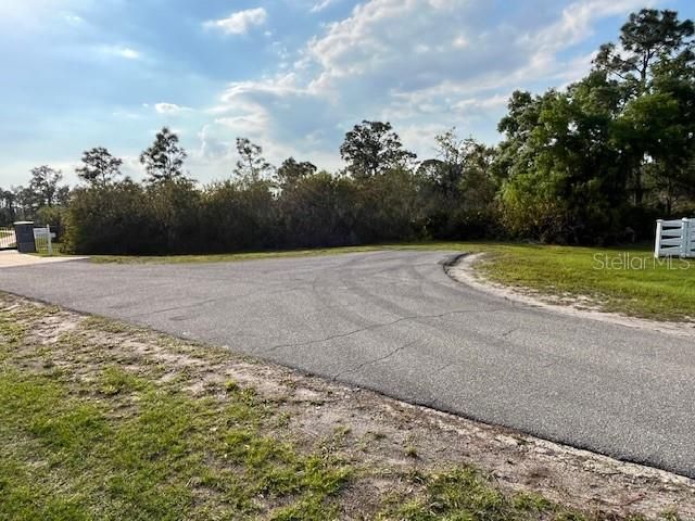 待售: $849,000 (7.04 acres)