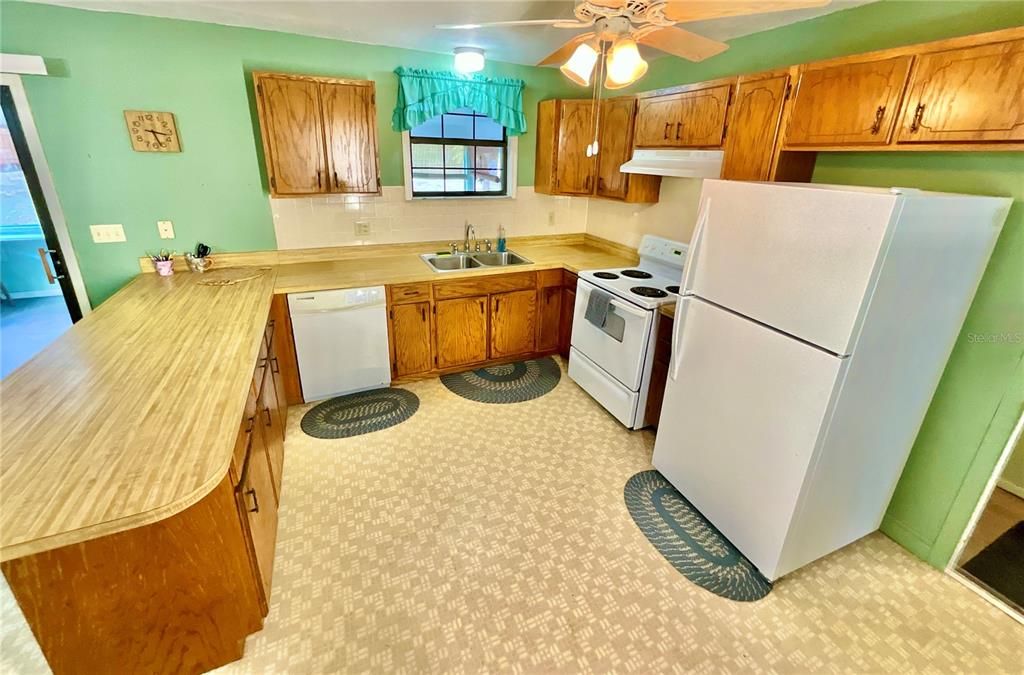 For Sale: $295,000 (3 beds, 2 baths, 1942 Square Feet)