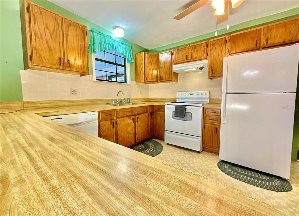 For Sale: $295,000 (3 beds, 2 baths, 1942 Square Feet)