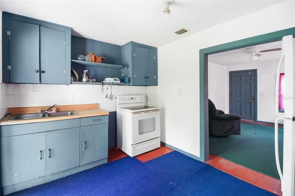 Active With Contract: $444,990 (5 beds, 2 baths, 2031 Square Feet)