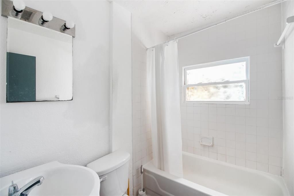 Active With Contract: $444,990 (5 beds, 2 baths, 2031 Square Feet)