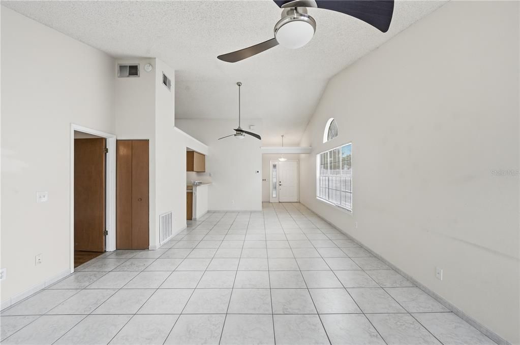 En Venta: $299,900 (2 camas, 2 baños, 1052 Pies cuadrados)