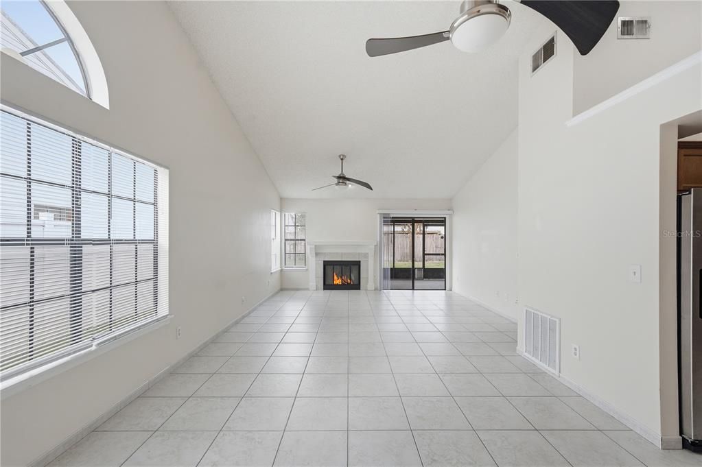 En Venta: $299,900 (2 camas, 2 baños, 1052 Pies cuadrados)