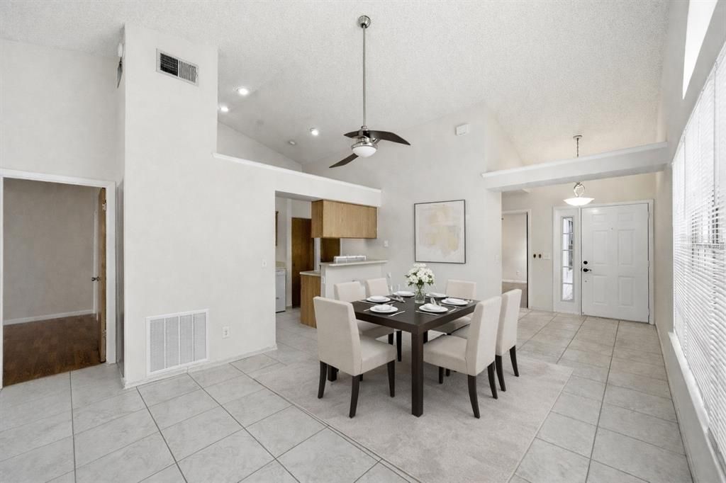 En Venta: $299,900 (2 camas, 2 baños, 1052 Pies cuadrados)