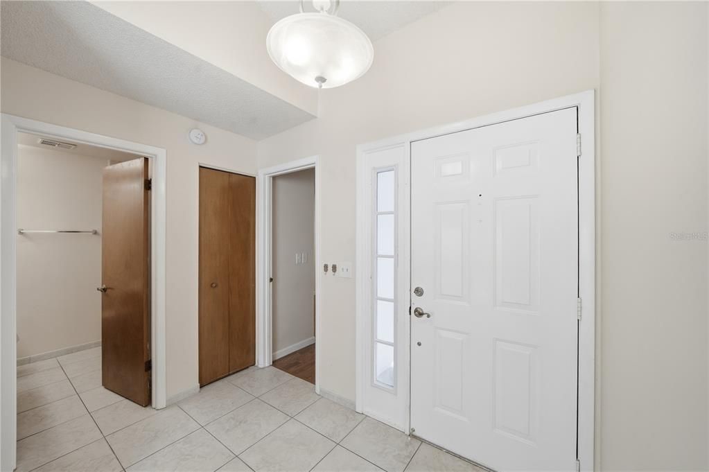 En Venta: $299,900 (2 camas, 2 baños, 1052 Pies cuadrados)