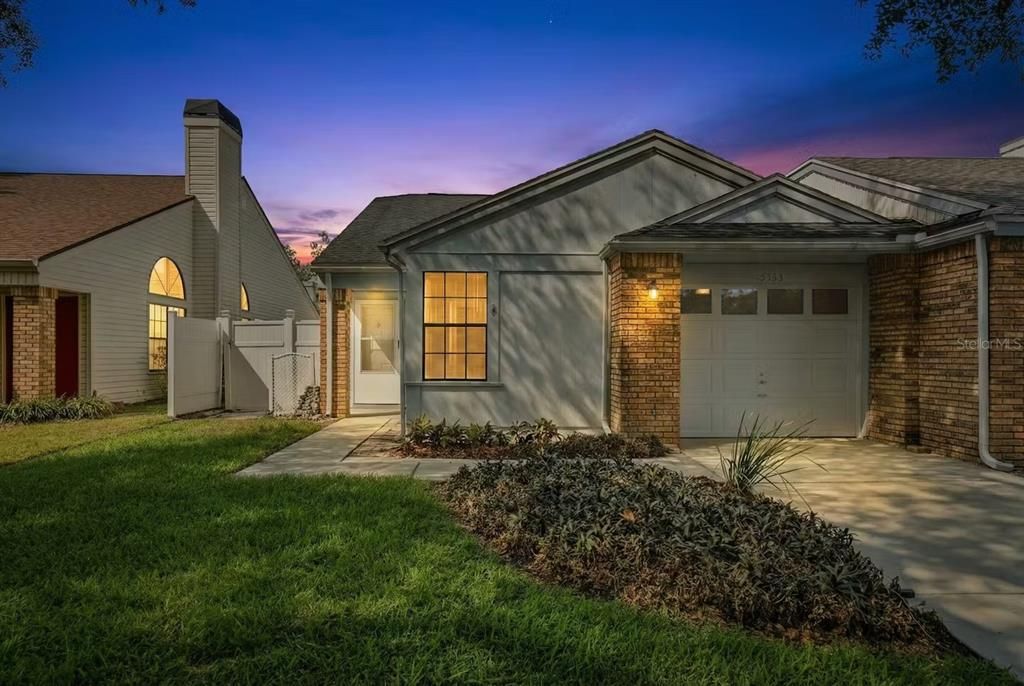 En Venta: $299,900 (2 camas, 2 baños, 1052 Pies cuadrados)