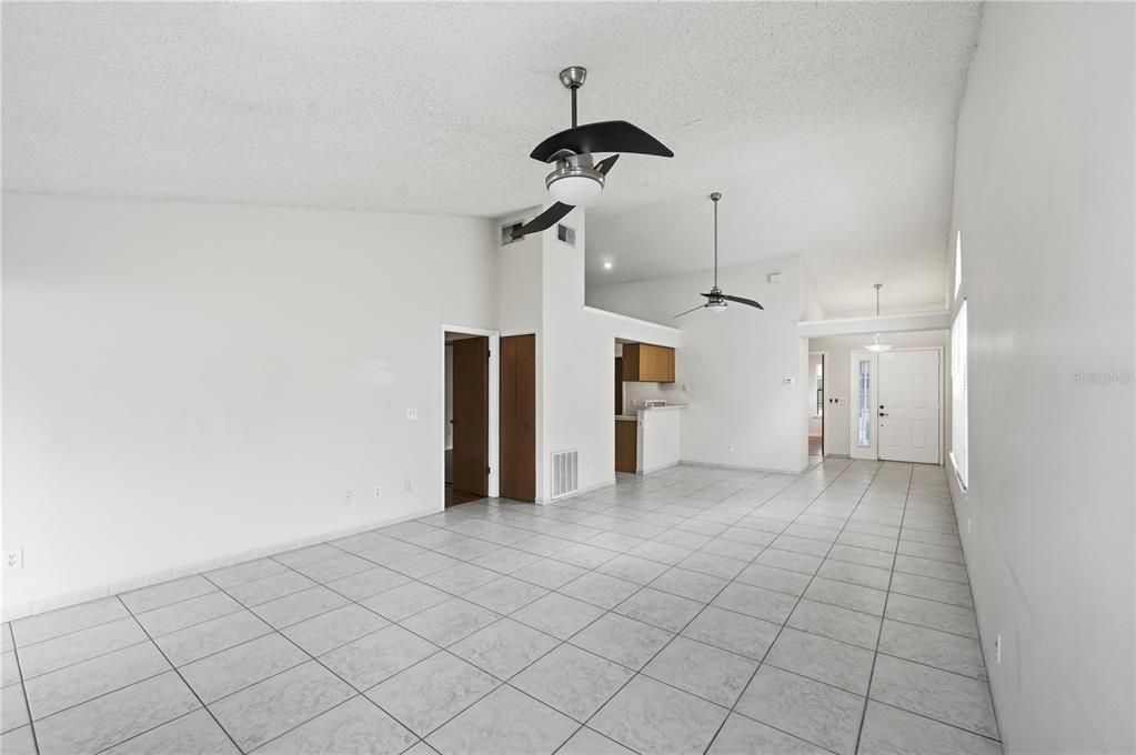 En Venta: $299,900 (2 camas, 2 baños, 1052 Pies cuadrados)