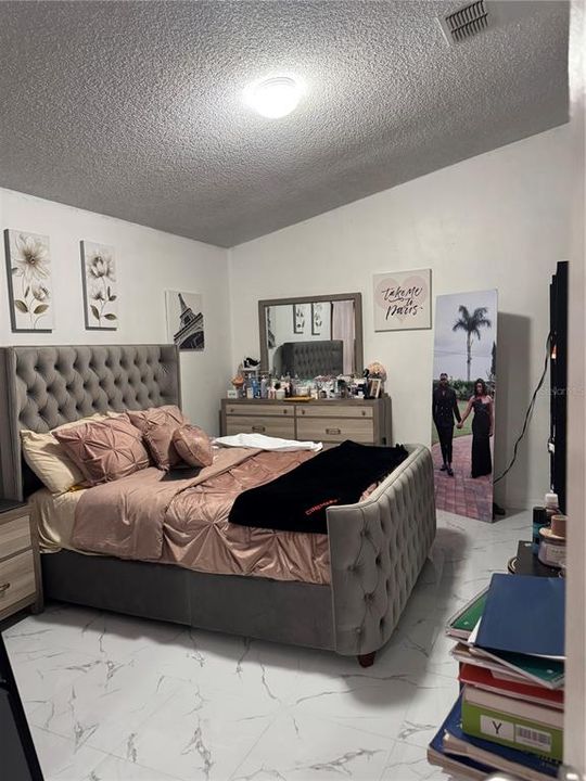 En Venta: $330,000 (3 camas, 2 baños, 1206 Pies cuadrados)