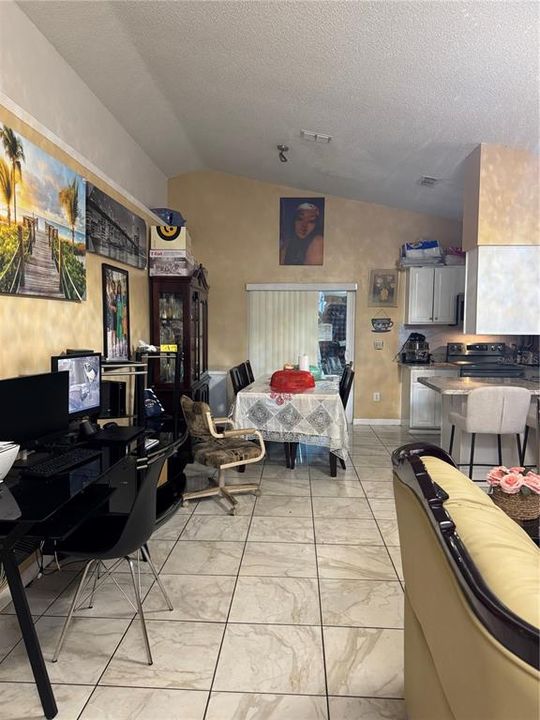 En Venta: $330,000 (3 camas, 2 baños, 1206 Pies cuadrados)