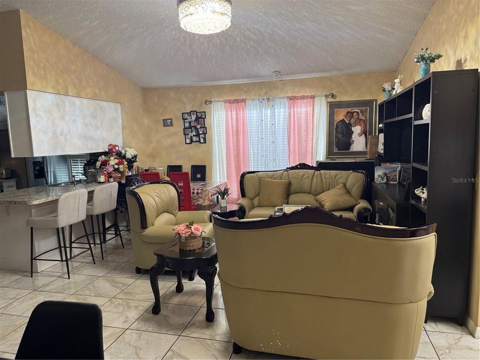 En Venta: $330,000 (3 camas, 2 baños, 1206 Pies cuadrados)