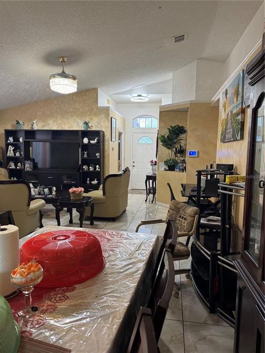 En Venta: $330,000 (3 camas, 2 baños, 1206 Pies cuadrados)