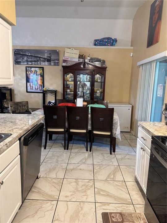 En Venta: $330,000 (3 camas, 2 baños, 1206 Pies cuadrados)