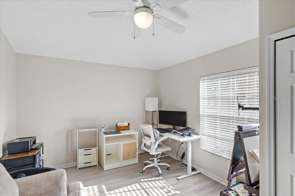 Activo con contrato: $374,900 (4 camas, 2 baños, 1852 Pies cuadrados)