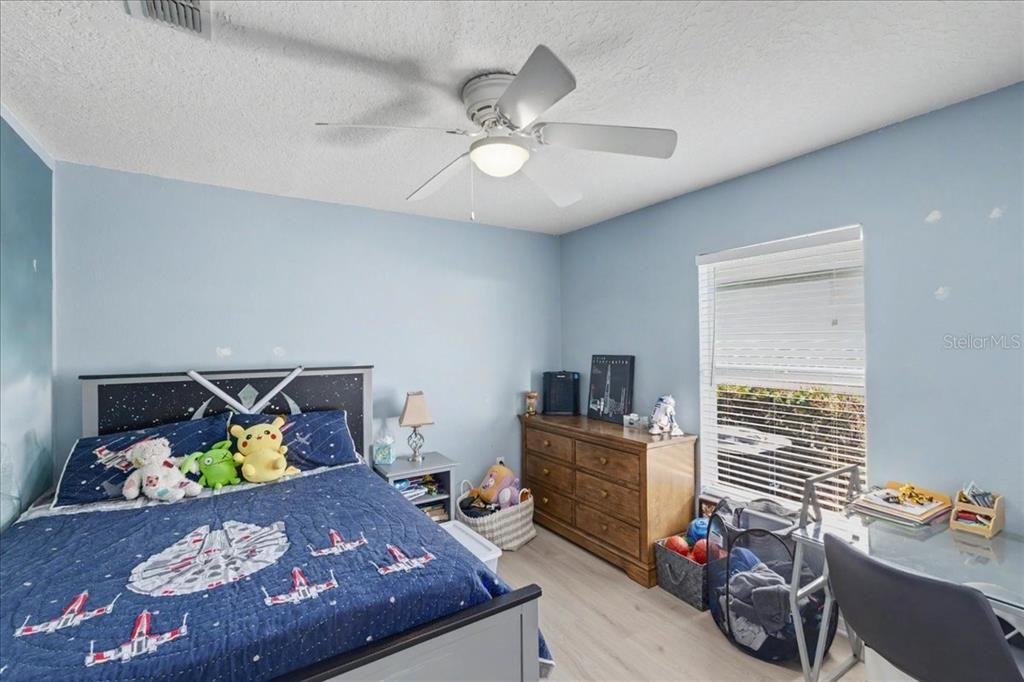 Activo con contrato: $374,900 (4 camas, 2 baños, 1852 Pies cuadrados)