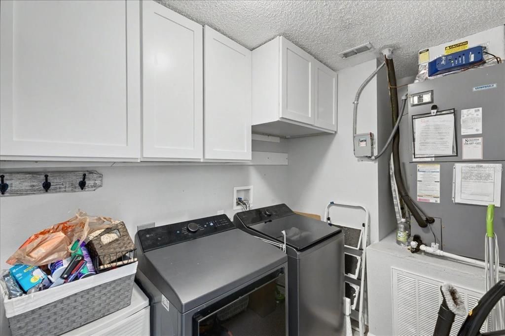 Activo con contrato: $374,900 (4 camas, 2 baños, 1852 Pies cuadrados)