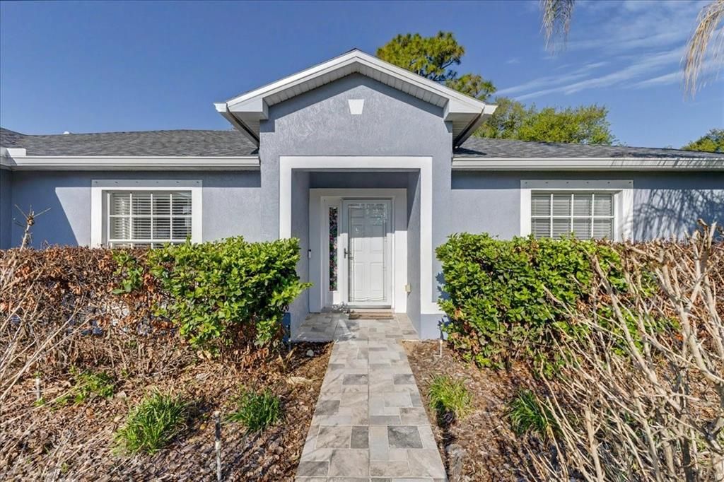 Activo con contrato: $374,900 (4 camas, 2 baños, 1852 Pies cuadrados)