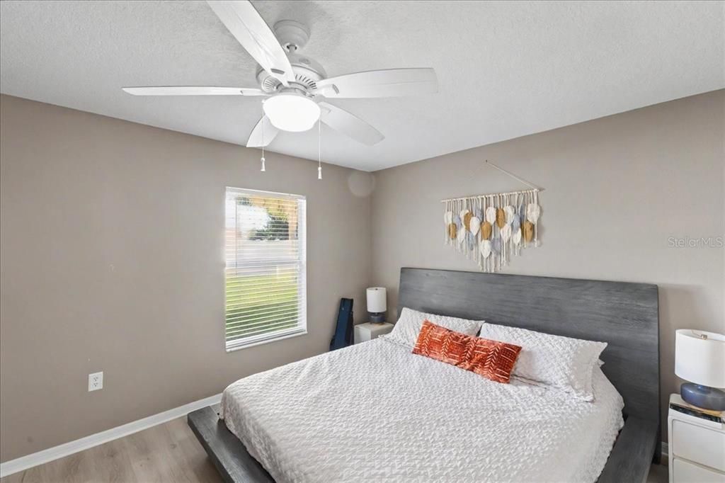 Activo con contrato: $374,900 (4 camas, 2 baños, 1852 Pies cuadrados)