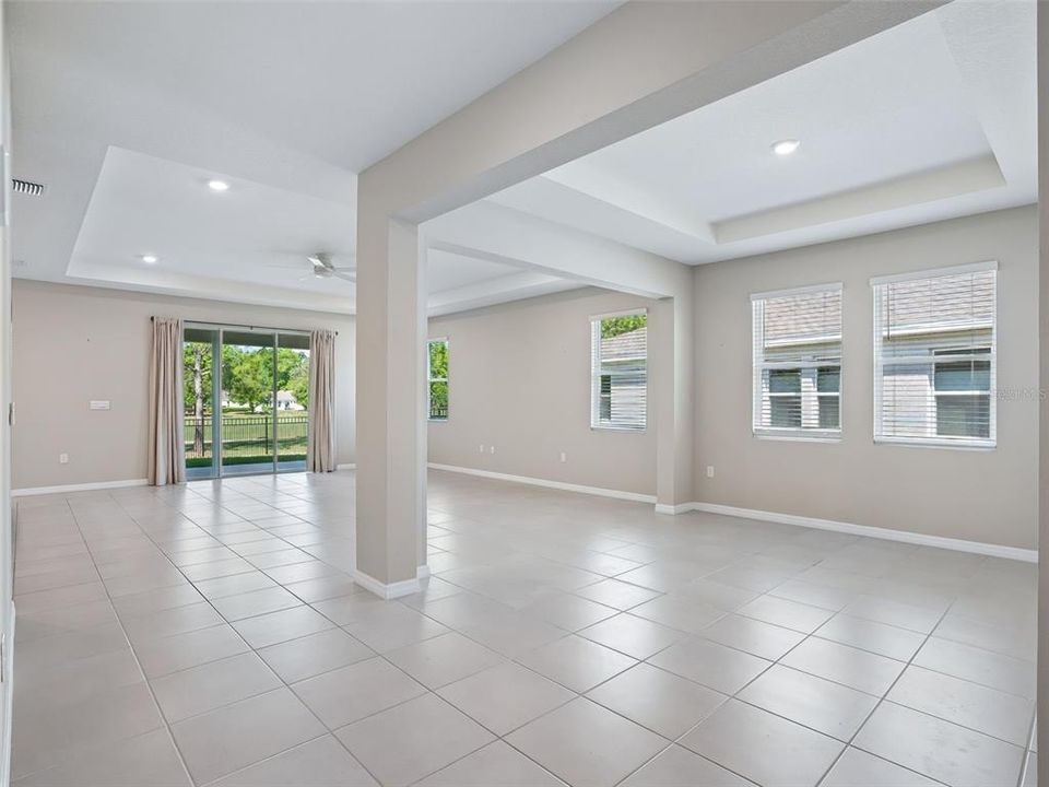 En Venta: $599,000 (4 camas, 3 baños, 2843 Pies cuadrados)