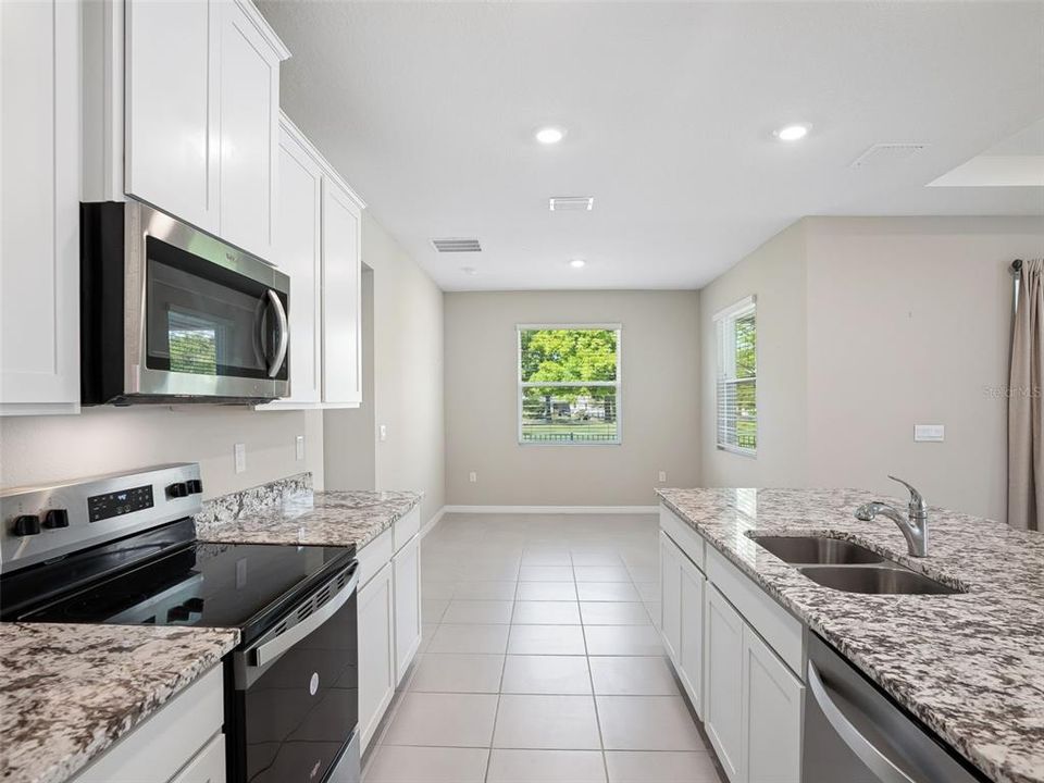 En Venta: $599,000 (4 camas, 3 baños, 2843 Pies cuadrados)