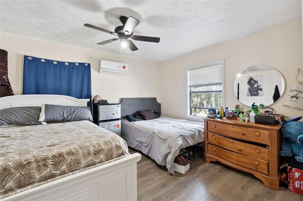 Activo con contrato: $240,000 (3 camas, 2 baños, 1792 Pies cuadrados)
