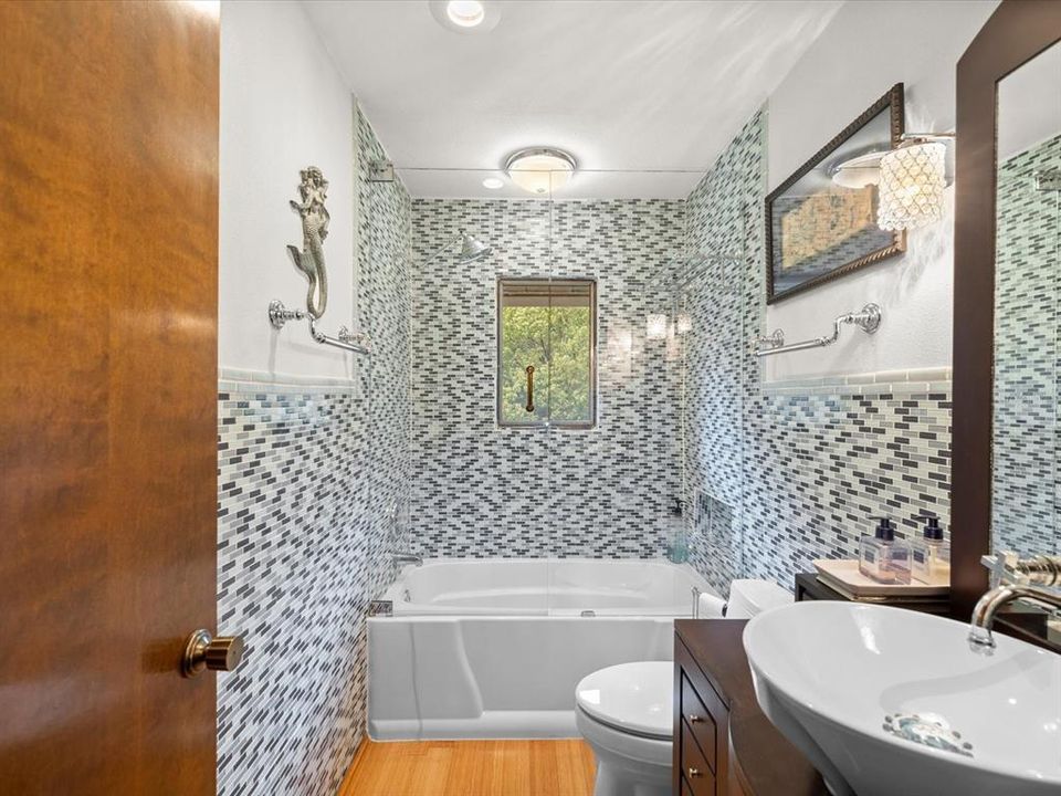 For Sale: $1,250,000 (5 beds, 4 baths, 3954 Square Feet)