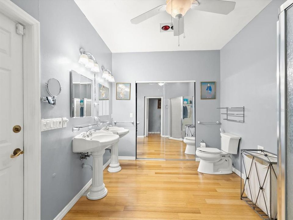 For Sale: $1,250,000 (5 beds, 4 baths, 3954 Square Feet)