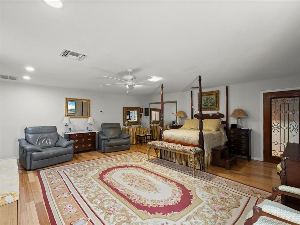 For Sale: $1,250,000 (5 beds, 4 baths, 3954 Square Feet)