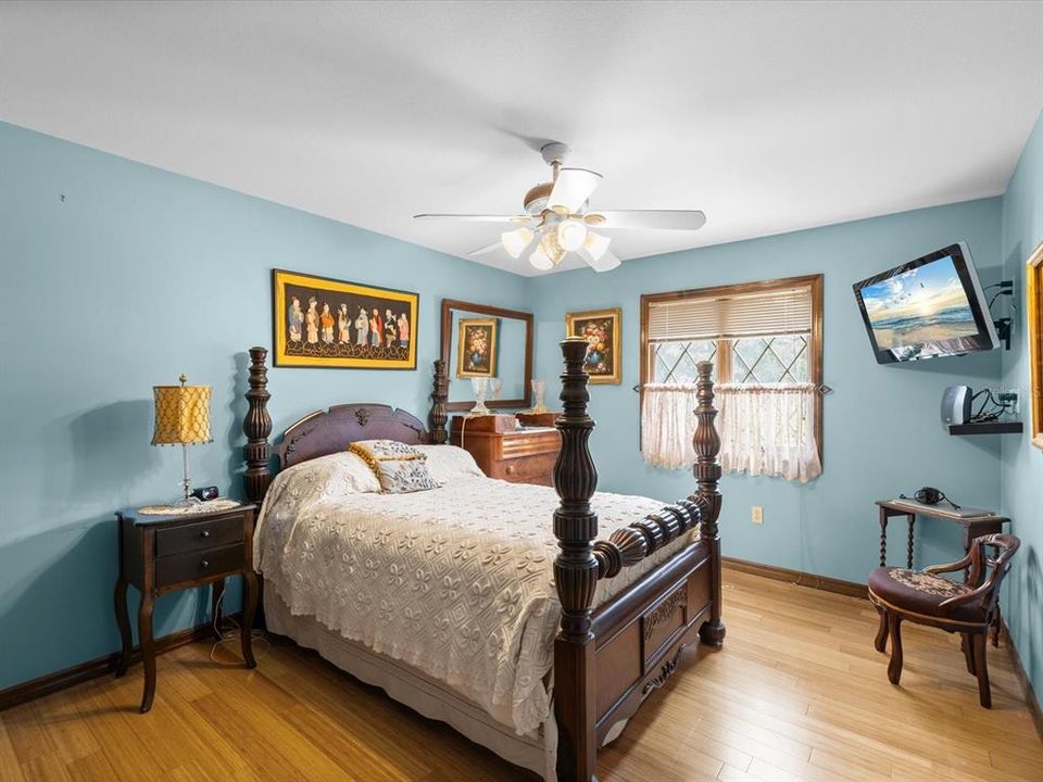 For Sale: $1,250,000 (5 beds, 4 baths, 3954 Square Feet)