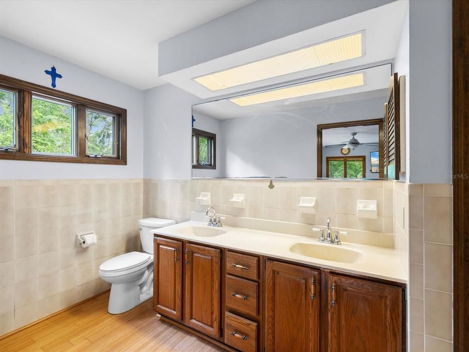 For Sale: $1,250,000 (5 beds, 4 baths, 3954 Square Feet)